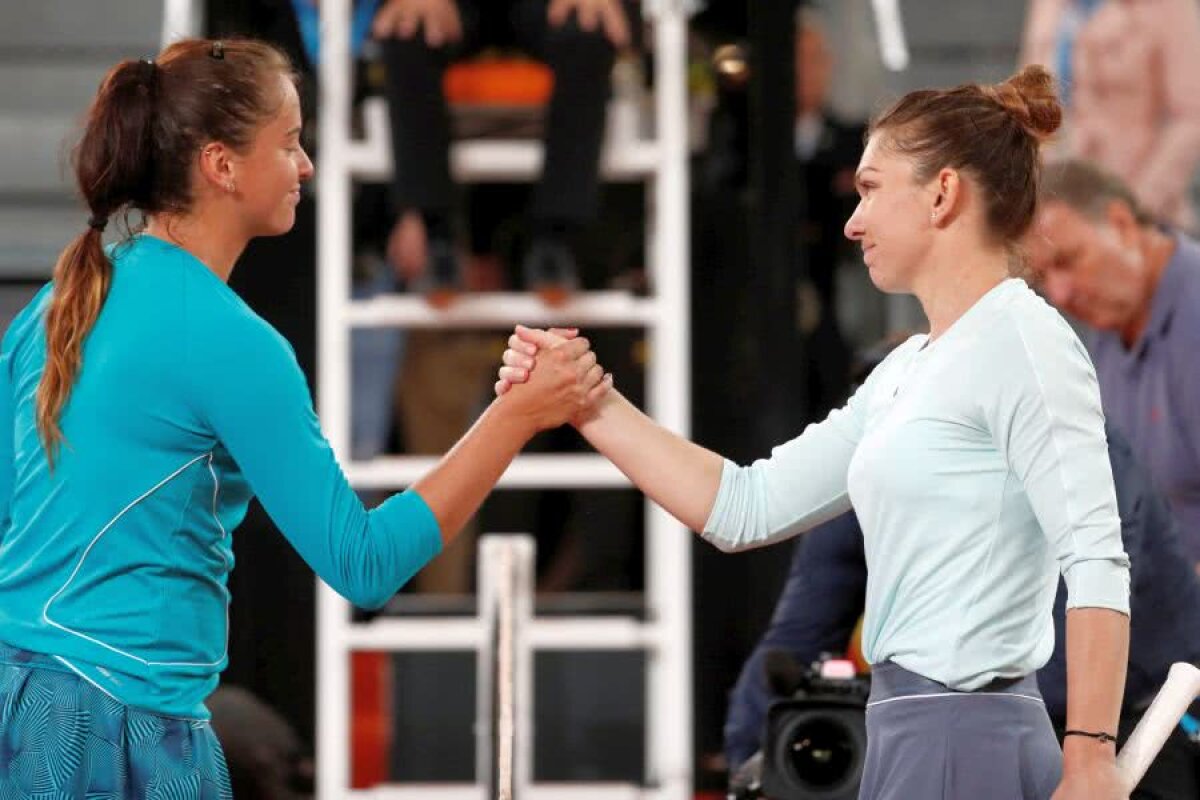 SIMONA HALEP - VIKTORIA KUZMOVA 6-0, 6-0 // FOTO + VIDEO Halep, meci perfect și victorie-fulger, în doar 45 de minute! Cu cine joacă în sferturi 