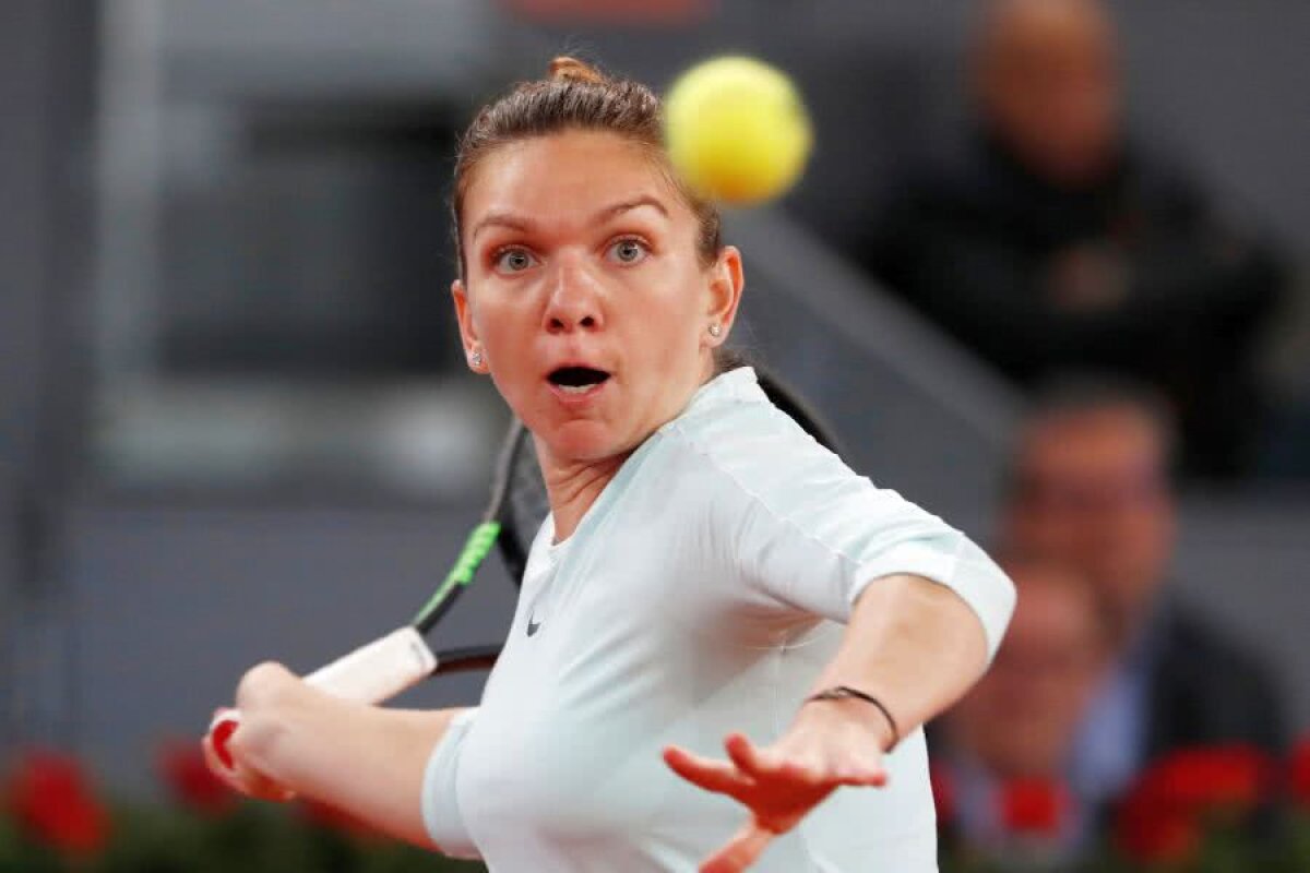 SIMONA HALEP - VIKTORIA KUZMOVA 6-0, 6-0 // FOTO + VIDEO Halep, meci perfect și victorie-fulger, în doar 45 de minute! Cu cine joacă în sferturi 