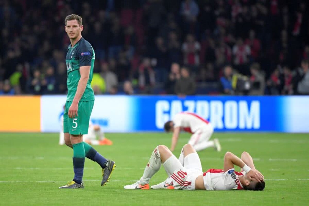 AJAX - TOTTENHAM 2-3 // GALERIE FOTO Imaginile disperării » Jucătorii și suporterii lui Ajax, în genunchi, după 45 de minute de COȘMAR