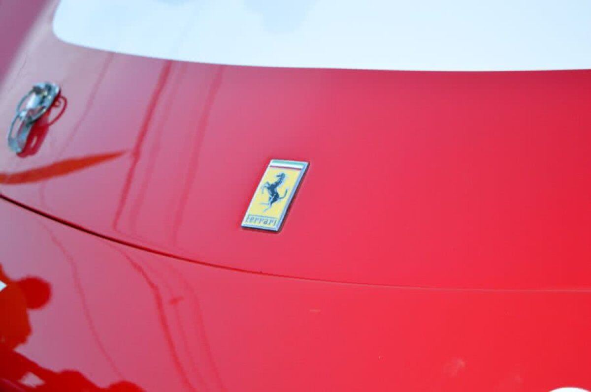 VIDEO+FOTO Mihai Leu, cea mai spectaculoasă aparție la Campionatul Național de Super Rally! Ferrari-ul 458 Challengea fost un magnet pentru fani