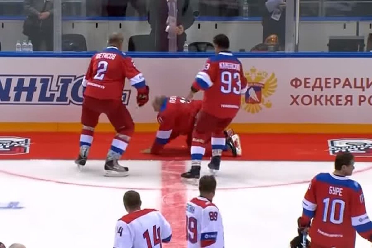 VIDEO+FOTO Care ai tras covorul? Imagini PENIBILE din Rusia: Vladimir Putin s-a prăbușit pe patinoar, după ce a fost lăsat să înscrie de 8 ori! :D