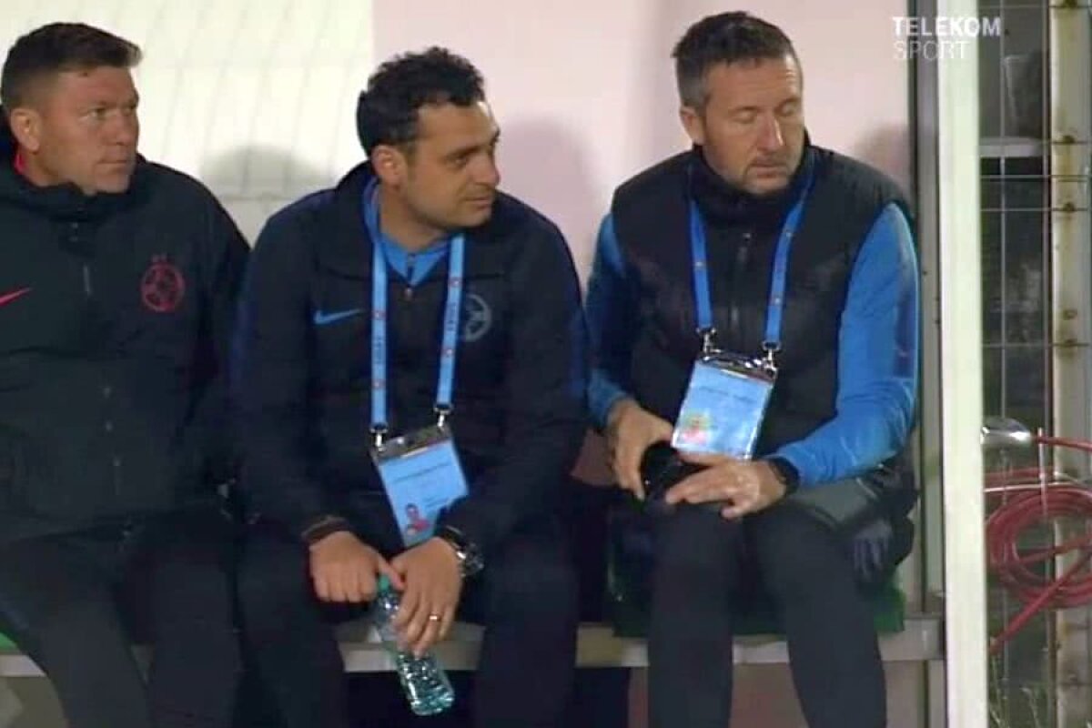 SEPSI - FCSB // VIDEO + FOTO SMS-ul fără fir: scene ireale pe margine: cum l-au anunțat Mihai Stoica și Mihai Teja pe Stoian că nu va mai intra în teren + reacția lui Becali