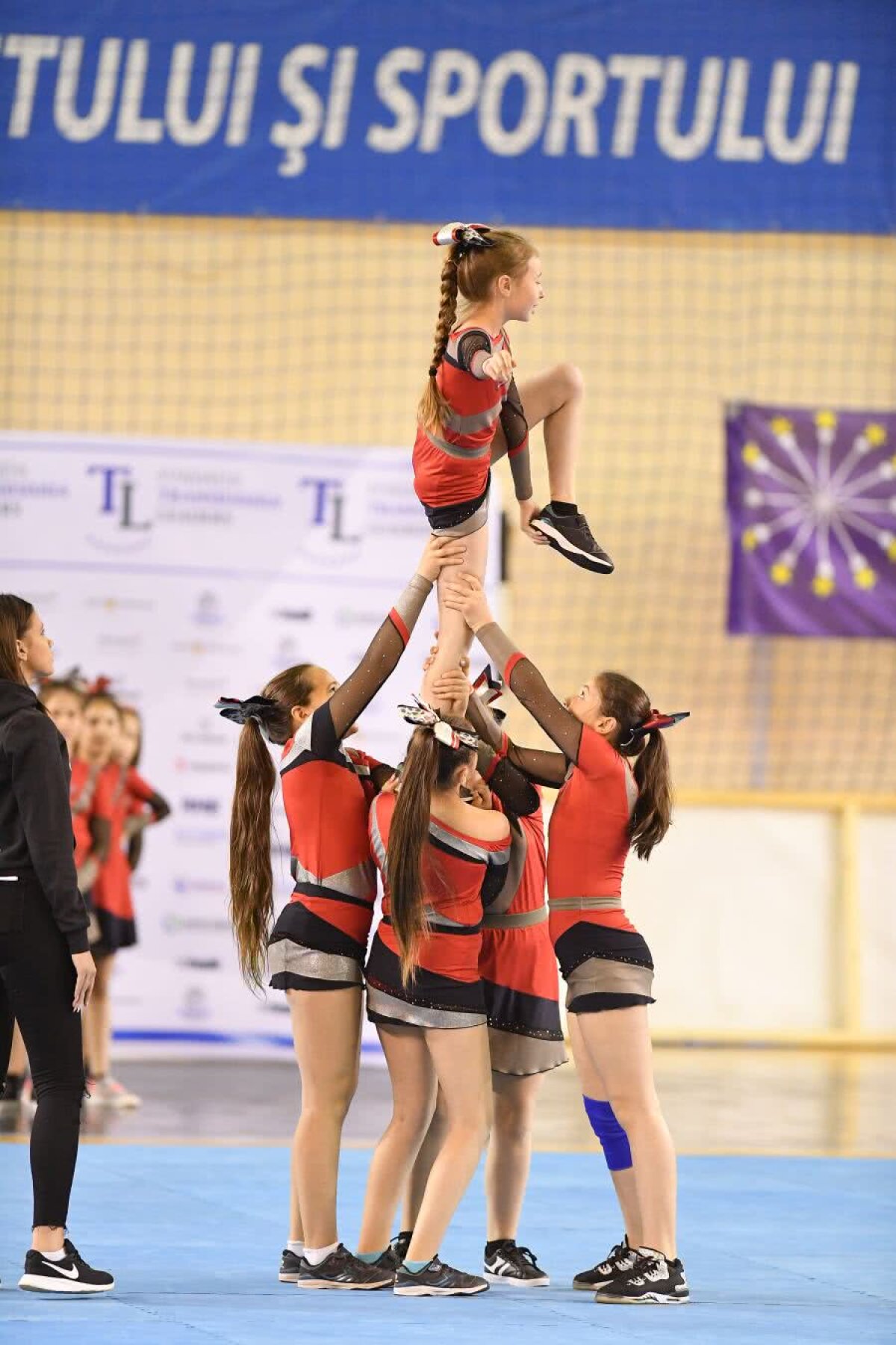 GALERIE FOTO Imagini spectaculoase de la Campionatul Național de Majorete și Cheerleading, care se desfășoară astăzi la Cluj