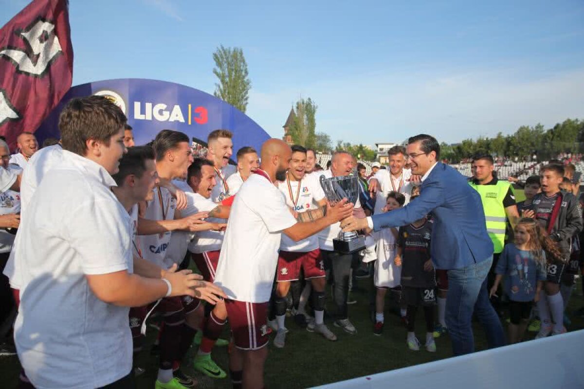 RAPID - UNIREA SLOBOZIA 3-0 // FOTO Rapid a promovat în Liga 2! Giuleștenii au făcut spectacol în fața a 8.000 de spectatori