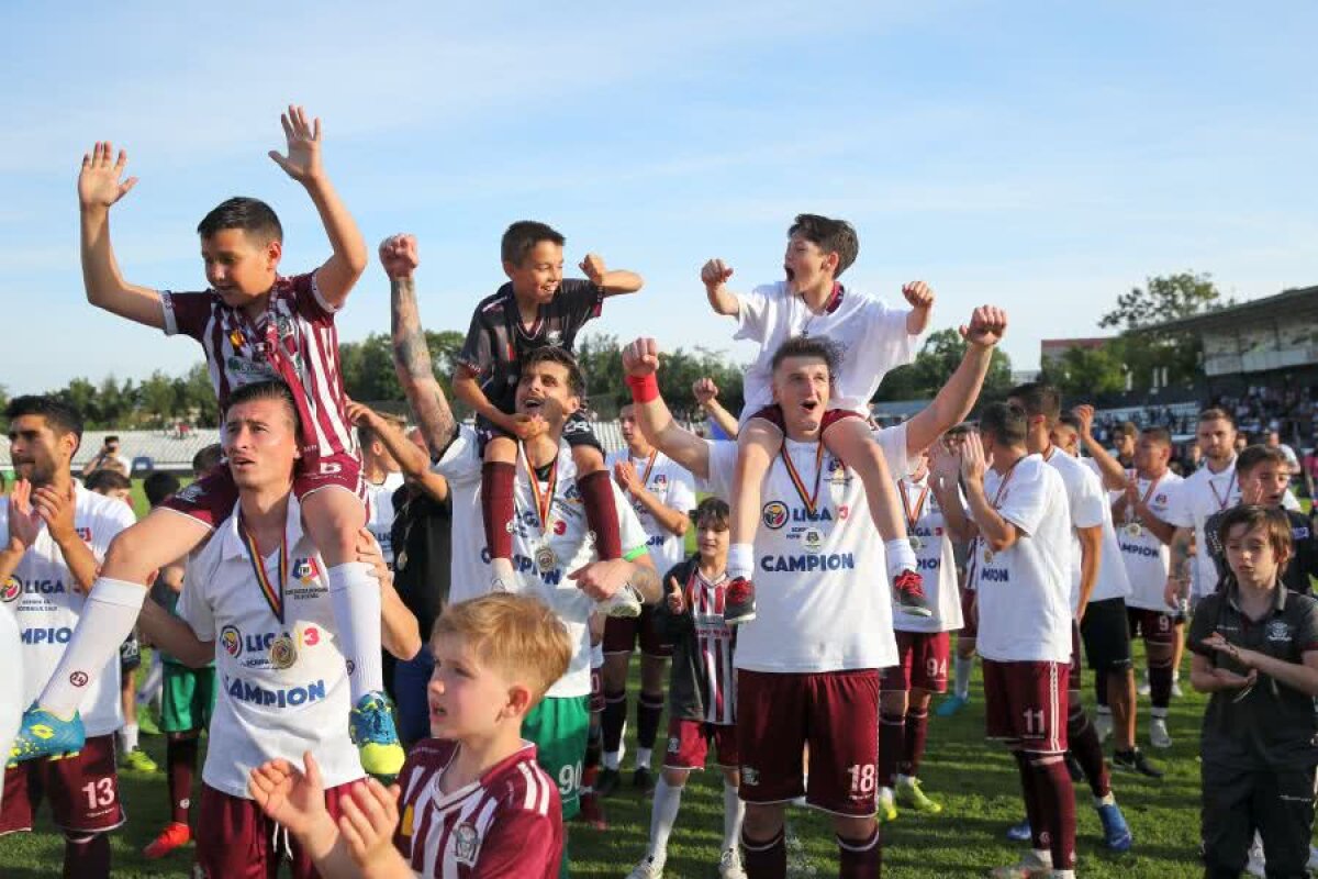 RAPID - UNIREA SLOBOZIA 3-0 // FOTO Rapid a promovat în Liga 2! Giuleștenii au făcut spectacol în fața a 8.000 de spectatori