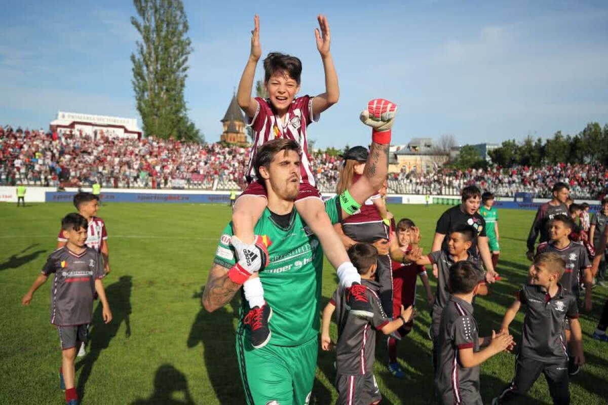 RAPID - UNIREA SLOBOZIA 3-0 // FOTO Rapid a promovat în Liga 2! Giuleștenii au făcut spectacol în fața a 8.000 de spectatori