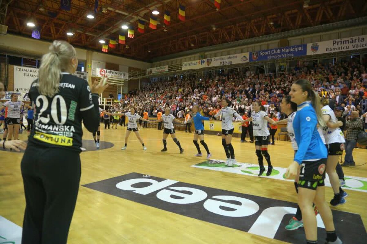 VIDEO+FOTO Titlul se întoarce acasă! Râmnicu Vâlcea câștigă campionatul la handbal feminin+ Imagini superbe de la premiere