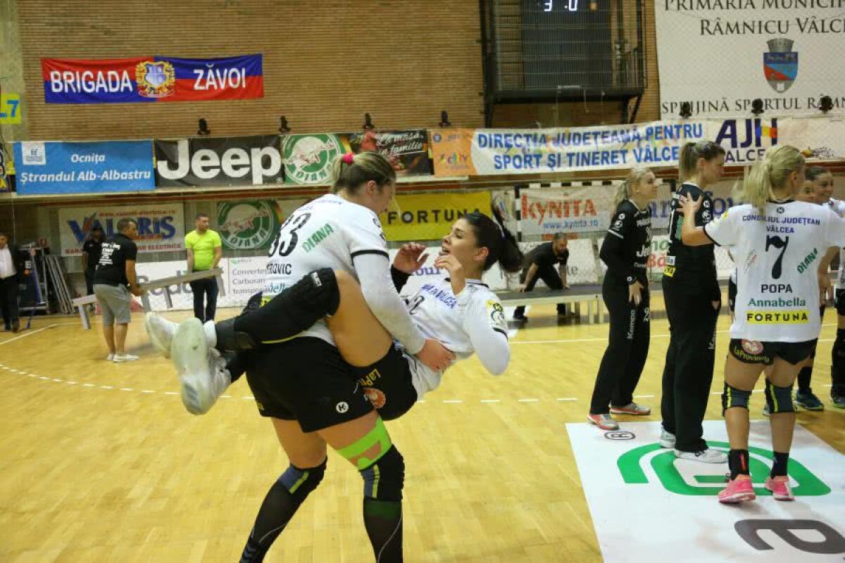 VIDEO+FOTO Titlul se întoarce acasă! Râmnicu Vâlcea câștigă campionatul la handbal feminin+ Imagini superbe de la premiere