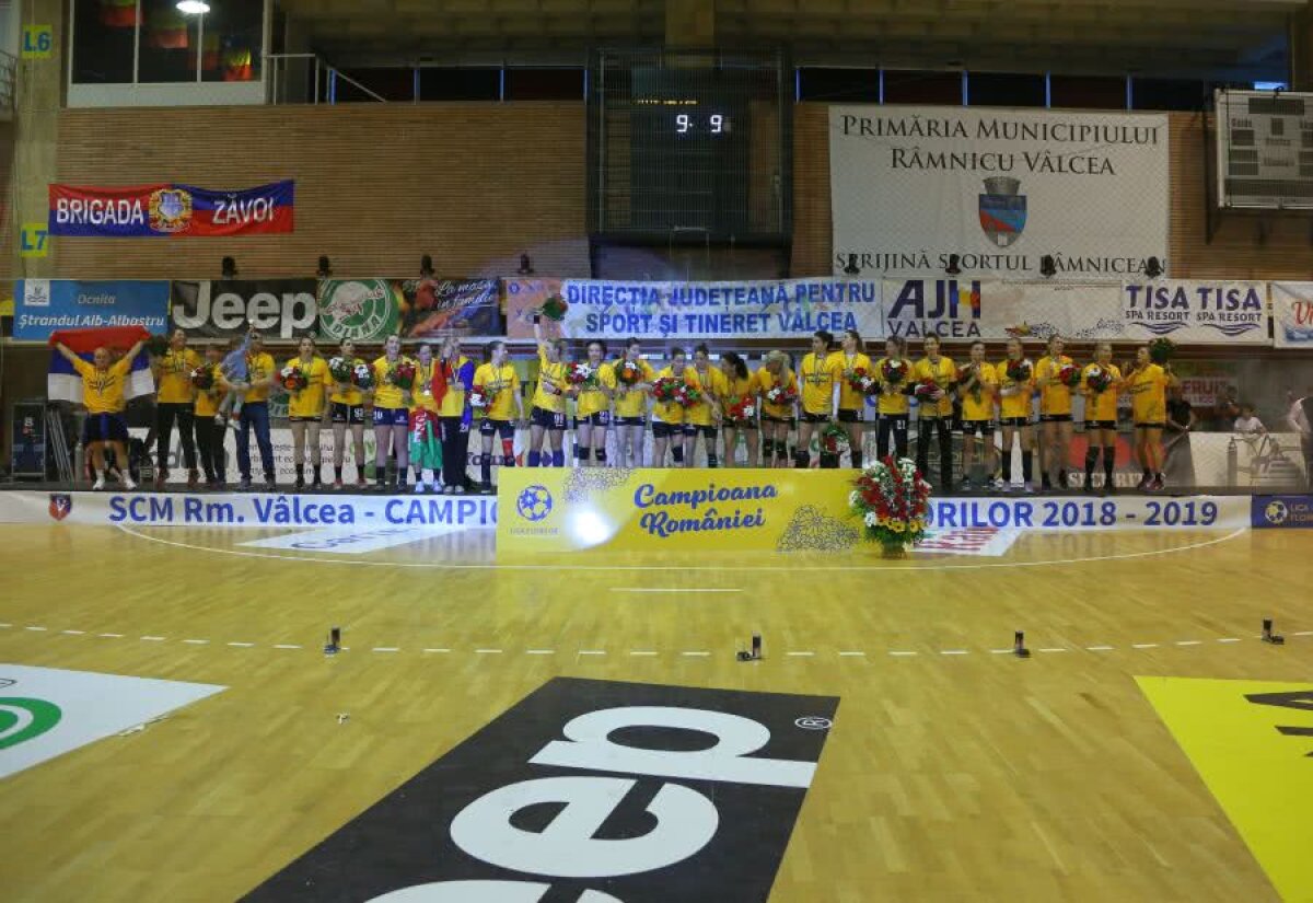 VIDEO+FOTO Titlul se întoarce acasă! Râmnicu Vâlcea câștigă campionatul la handbal feminin+ Imagini superbe de la premiere