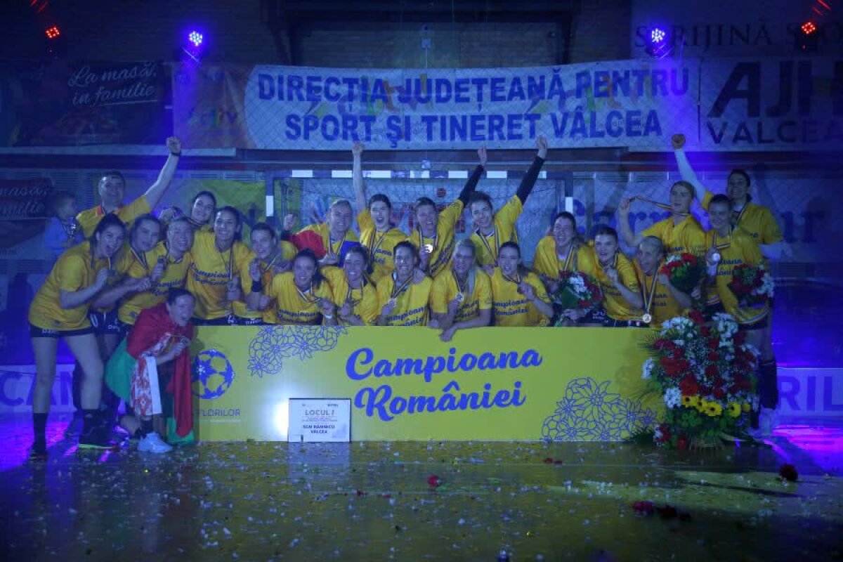 VIDEO+FOTO Titlul se întoarce acasă! Râmnicu Vâlcea câștigă campionatul la handbal feminin+ Imagini superbe de la premiere