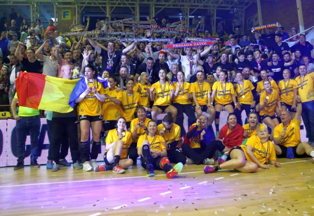 VIDEO+FOTO Titlul se întoarce acasă! Râmnicu Vâlcea câștigă campionatul la handbal feminin+ Imagini superbe de la premiere