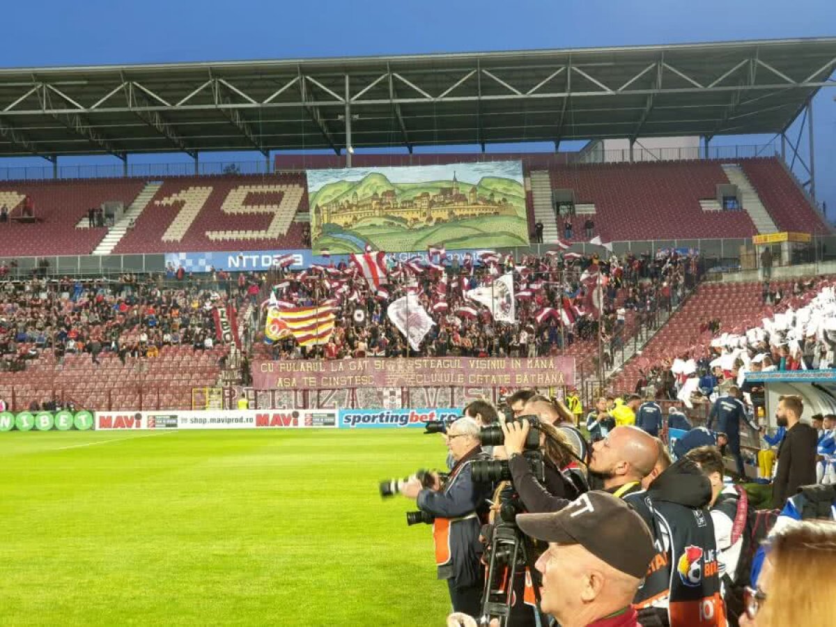 FOTO Scenografie spectaculoasă a suporterilor lui CFR Cluj » Eugen Neagoe n-a vrut să ia parte la realizarea ei + Oltenii cer egalul