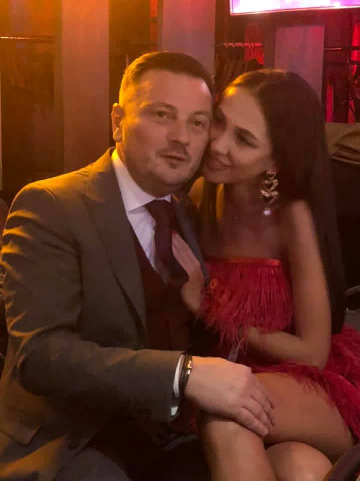 FOTO Bomba-sexy din tribune de la CFR Cluj - CSU Craiova! Daniel Stanciu și iubita sa au urmărit meciul printre suporteri