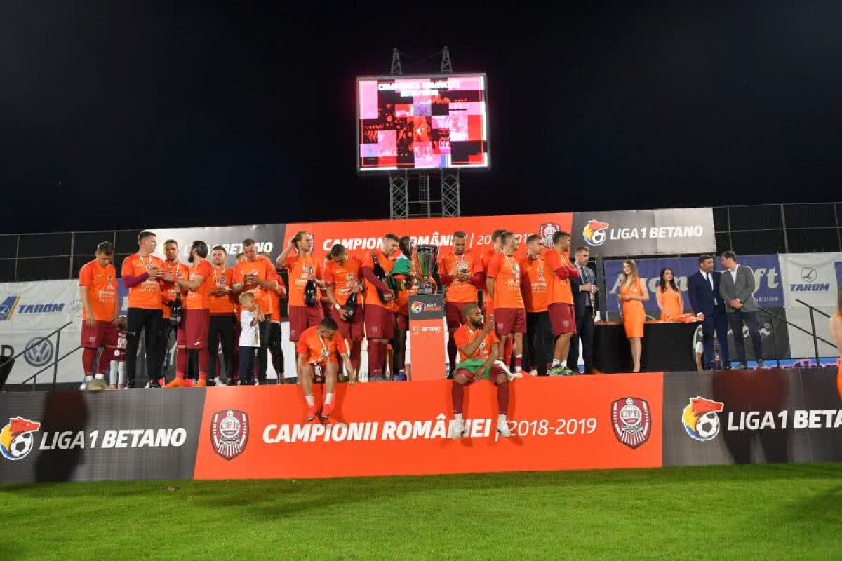 CFR CLUJ, CAMPIOANA ROMÂNIEI // VIDEO+FOTO 40 de imagini de colecție de la petrecerea lui CFR Cluj + Dan Petrescu a cântat cu lăutarii: „Vă spun cum stă treaba, cu Steaua jucăm degeaba” 