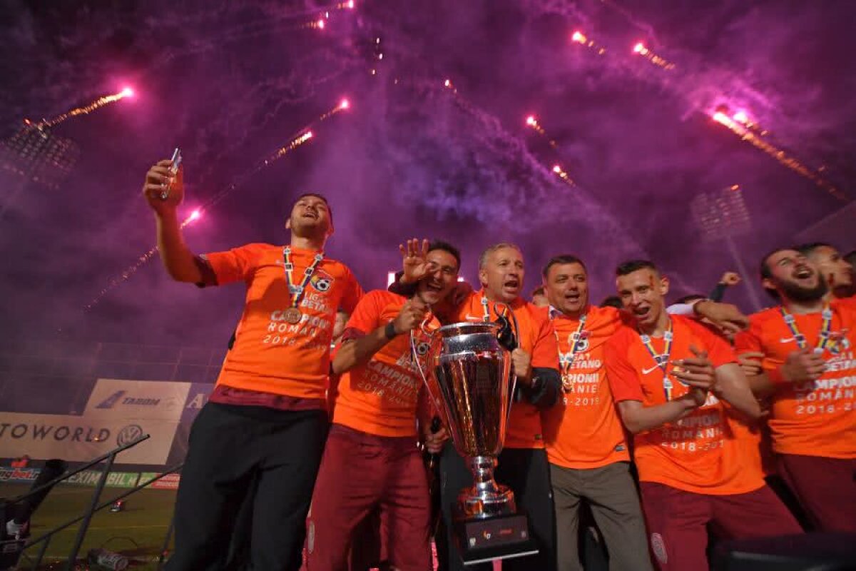 CFR CLUJ, CAMPIOANA ROMÂNIEI // VIDEO+FOTO 40 de imagini de colecție de la petrecerea lui CFR Cluj + Dan Petrescu a cântat cu lăutarii: „Vă spun cum stă treaba, cu Steaua jucăm degeaba” 