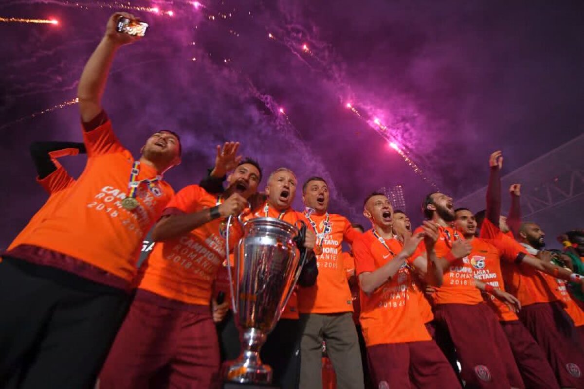 CFR CLUJ, CAMPIOANA ROMÂNIEI // VIDEO+FOTO 40 de imagini de colecție de la petrecerea lui CFR Cluj + Dan Petrescu a cântat cu lăutarii: „Vă spun cum stă treaba, cu Steaua jucăm degeaba” 