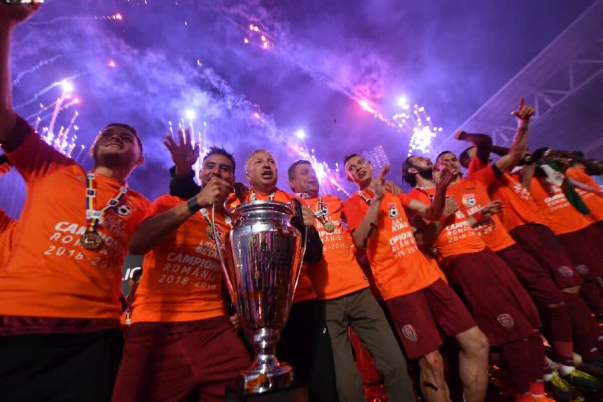 CFR CLUJ, CAMPIOANA ROMÂNIEI // VIDEO+FOTO 40 de imagini de colecție de la petrecerea lui CFR Cluj + Dan Petrescu a cântat cu lăutarii: „Vă spun cum stă treaba, cu Steaua jucăm degeaba” 