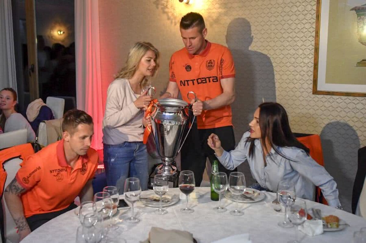 CFR CLUJ, CAMPIOANA ROMÂNIEI // VIDEO+FOTO 40 de imagini de colecție de la petrecerea lui CFR Cluj + Dan Petrescu a cântat cu lăutarii: „Vă spun cum stă treaba, cu Steaua jucăm degeaba” 