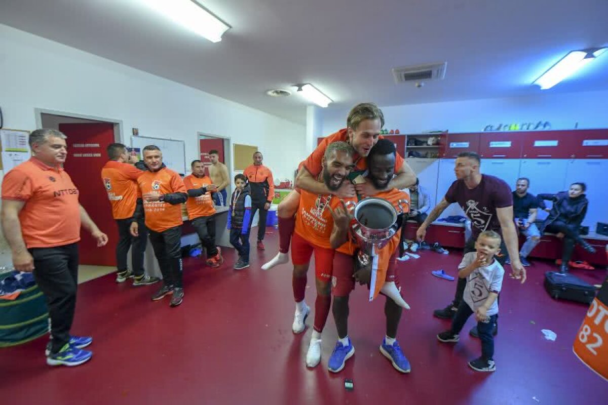 CFR CLUJ, CAMPIOANA ROMÂNIEI // VIDEO+FOTO 40 de imagini de colecție de la petrecerea lui CFR Cluj + Dan Petrescu a cântat cu lăutarii: „Vă spun cum stă treaba, cu Steaua jucăm degeaba” 