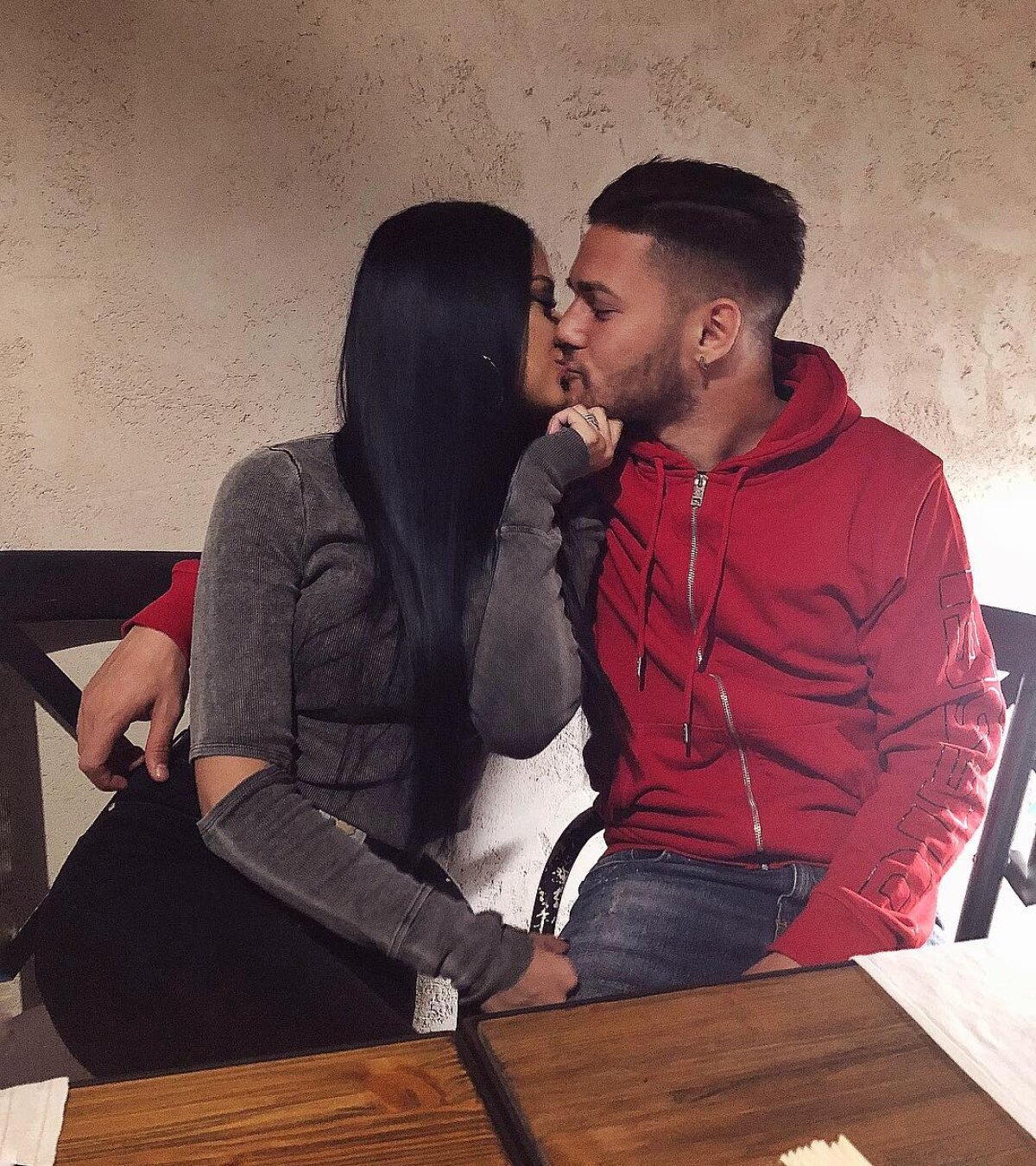 GALERIE FOTO Alex Ioniță a fost însoțit la petrecerea de titlu de iubita sa, o brunetă superbă