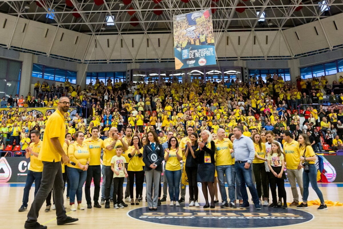 Fanii lui CSU Sibiu au intrat în Cartea Recordurilor cu cea mai mare revistă din lume