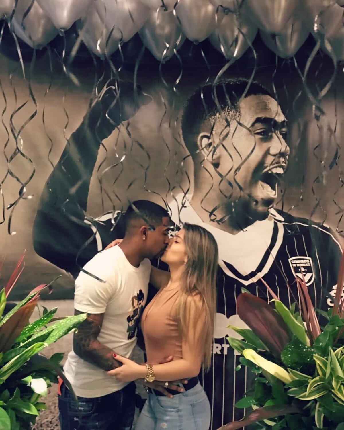 FOTO Malcom, brazilianul de la Barcelona, și iubita sa, Leticia, și-au făcut de cap în Ibiza! Fotografii spanioli i-au surprins pe un iaht