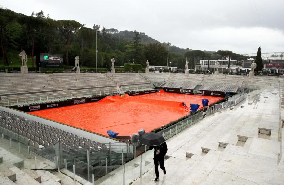 WTA ROMA // FOTO Organizatorii și-au pus spectatorii în cap! Decizia luată în ziua în care niciun meci de la Foro Italico nu s-a jucat din cauza ploii