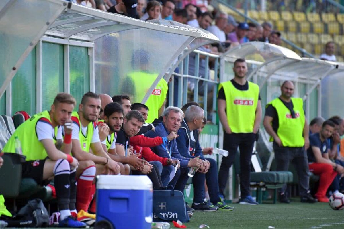 CHIAJNA - DINAMO 0-2 // FOTO + VIDEO Dinamo câștigă fără probleme la Chiajna și urcă pe primul loc în play-out! Ilfovenii sunt cu un pas în liga secundă