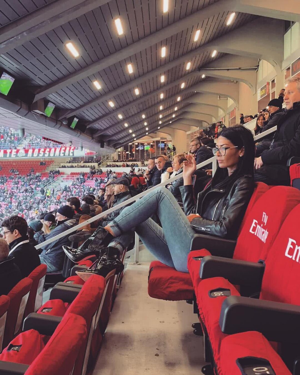 FOTO Românca Andreea Tolomeiu i-a înnebunit pe fanii lui Milan » A pozat în tricoul rossonero și ATÂT!