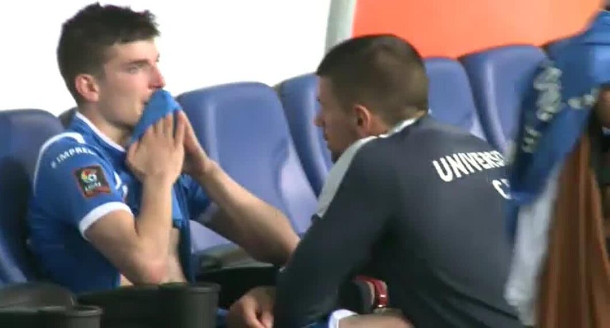 CSU CRAIOVA - VIITORUL 1-2 // FOTO Seară de coșmar pentru Valentin Mihăilă » Tânărul fotbalist al lui CSU Craiova nu s-a putut opri din plâns după autogol