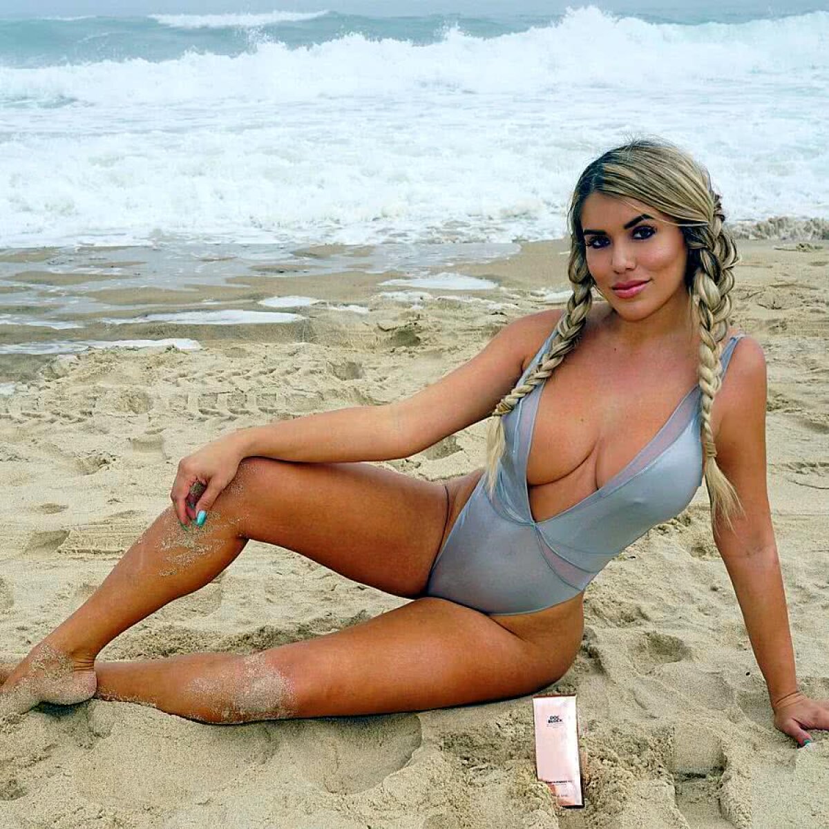 GALERIE FOTO Chantel Zales, modelul american „multiskill”: practică fotbalul, baschetul și înotul