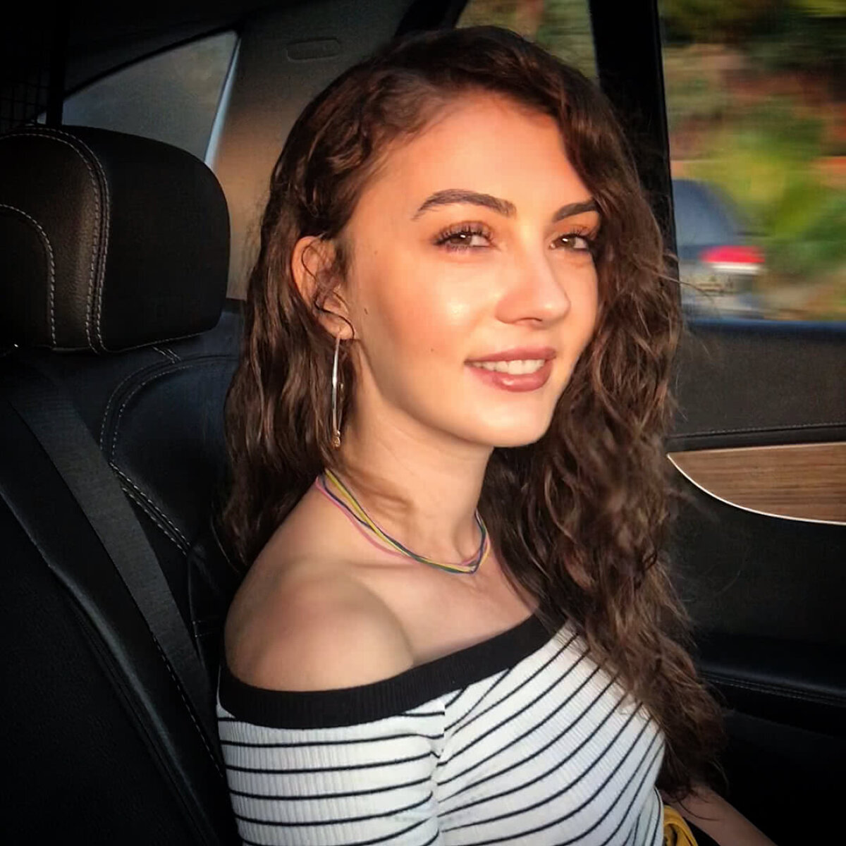 GALERIE FOTO Burcu Ozberk e pe prima pagină a tuturor tabloidelor! Relația cu starul lui Fenerbahce a ieșit la iveală după două luni