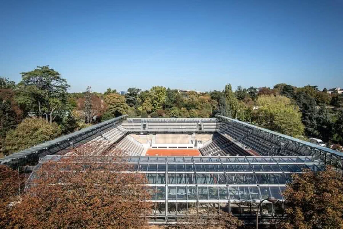 VIDEO ARENA SIMONNE MATHIEU // Bijuteria care o așteaptă pe Simona Halep la Roland Garros » Cum s-a construit de la zero „cea mai frumoasă arenă din lume!”: sculpturi de Auguste Rodin și mii de metri pătrați de verdeață!