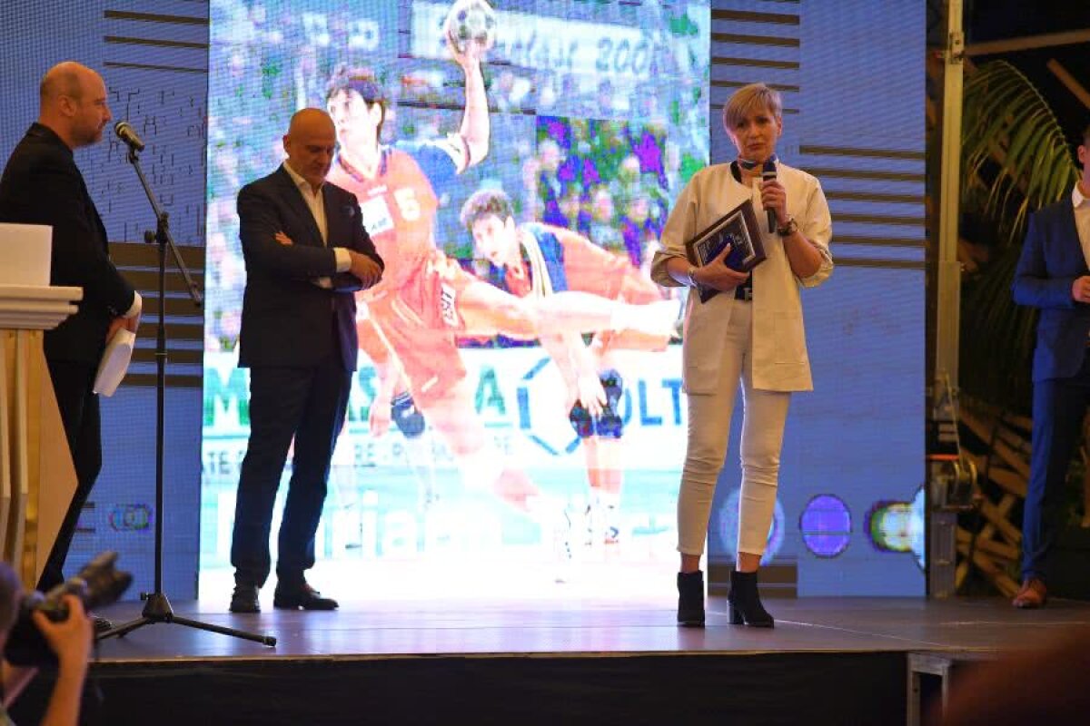 GALERIE FOTO Apariții de senzație ale jucătoarelor la Gala Handbalului Românesc » Cine a câștigat cele mai importante premii