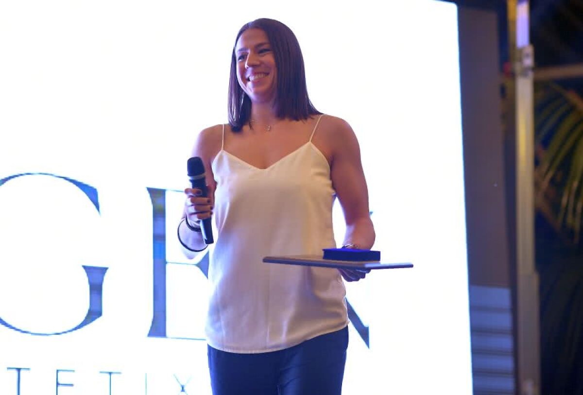 GALERIE FOTO Apariții de senzație ale jucătoarelor la Gala Handbalului Românesc » Cine a câștigat cele mai importante premii