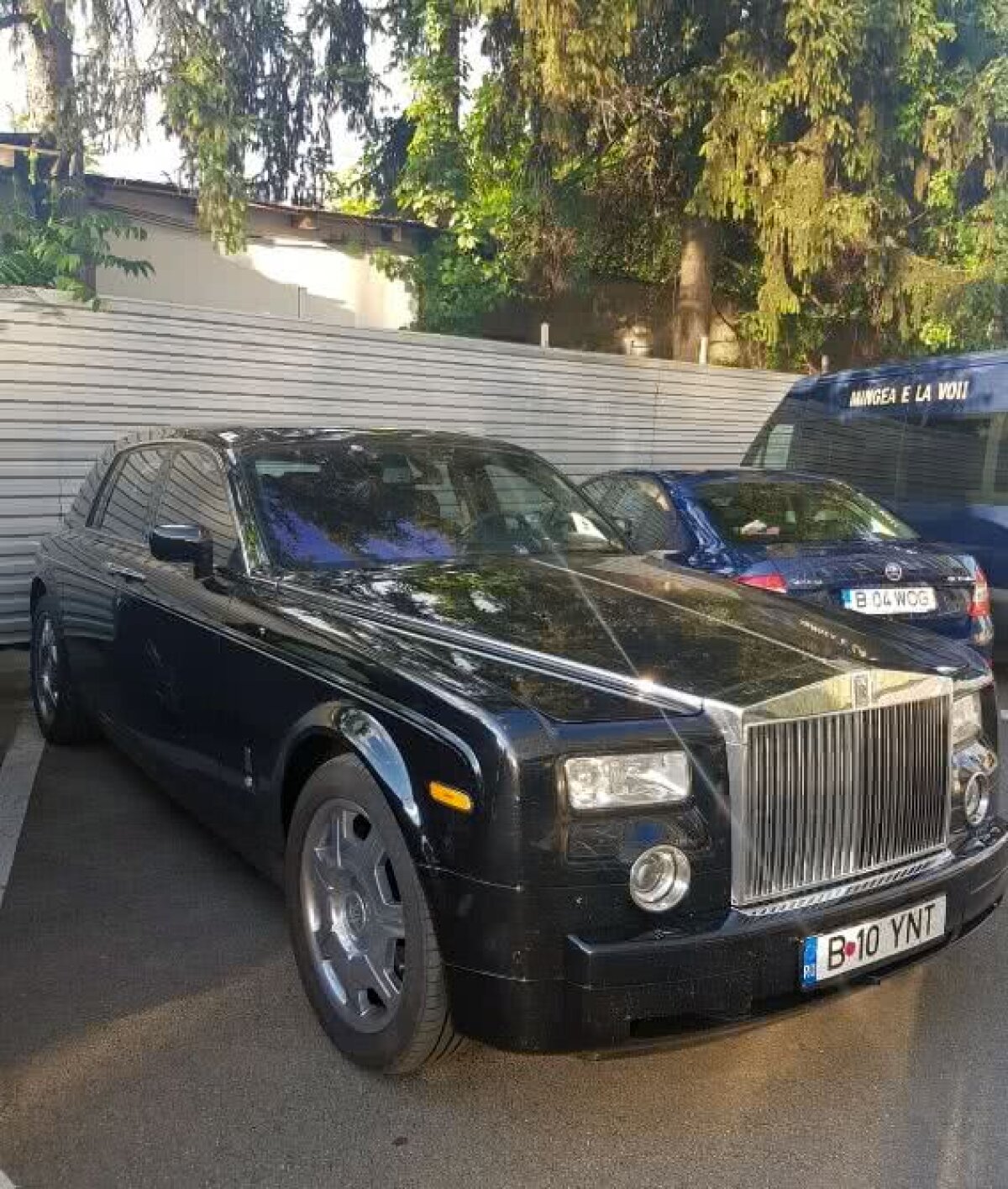 ASTRA - VIITORUL // FOTO + VIDEO EXCLUSIV Ioan Niculae a coborât dintr-un Rolls Royce de lux, deși jucătorii săi vor să depună memorii!