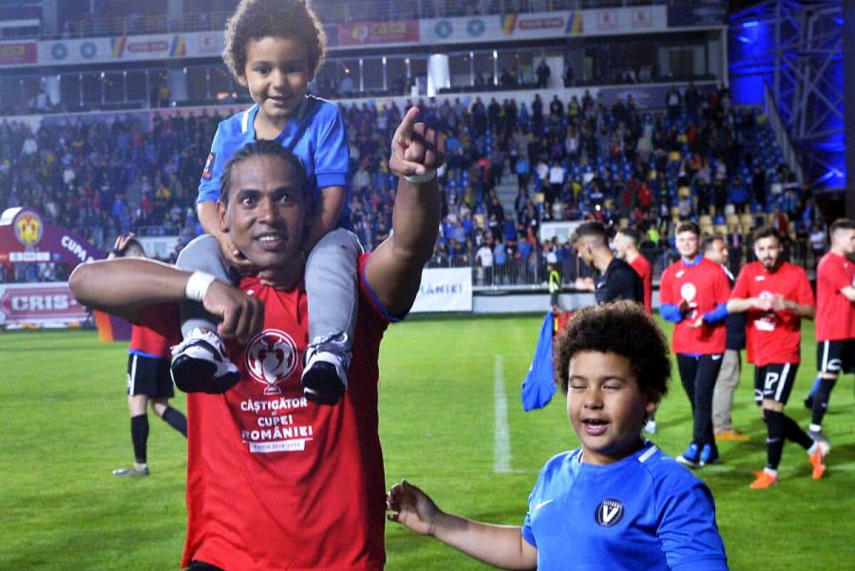 VIITORUL A CÂȘTIGAT CUPA // FOTO Eric și băieții lui au cucerit pe toată lumea la Ploiești » Imagini tari cu copiii brazilianului