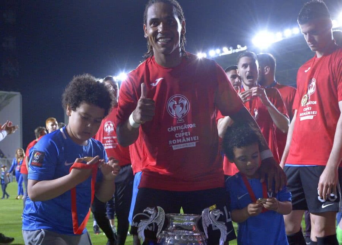 VIITORUL A CÂȘTIGAT CUPA // FOTO Eric și băieții lui au cucerit pe toată lumea la Ploiești » Imagini tari cu copiii brazilianului