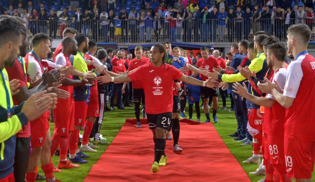 VIITORUL A CÂȘTIGAT CUPA // VIDEO+FOTO Cupa României e la Ovidiu! 11 imagini de senzație surprinse după meci: Ianis Hagi a sărutat trofeul, Eric l-a consolat pe Alibec + baie de confetti