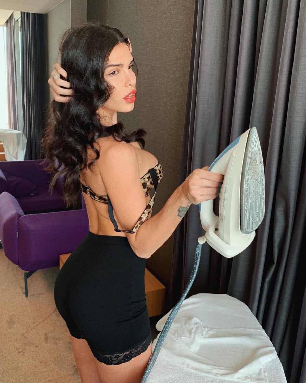 FOTO Soția unui fotbalist postează imagini sexy pe Instagram, dar avertizează: "Nu toţi merită să mă cunoască"