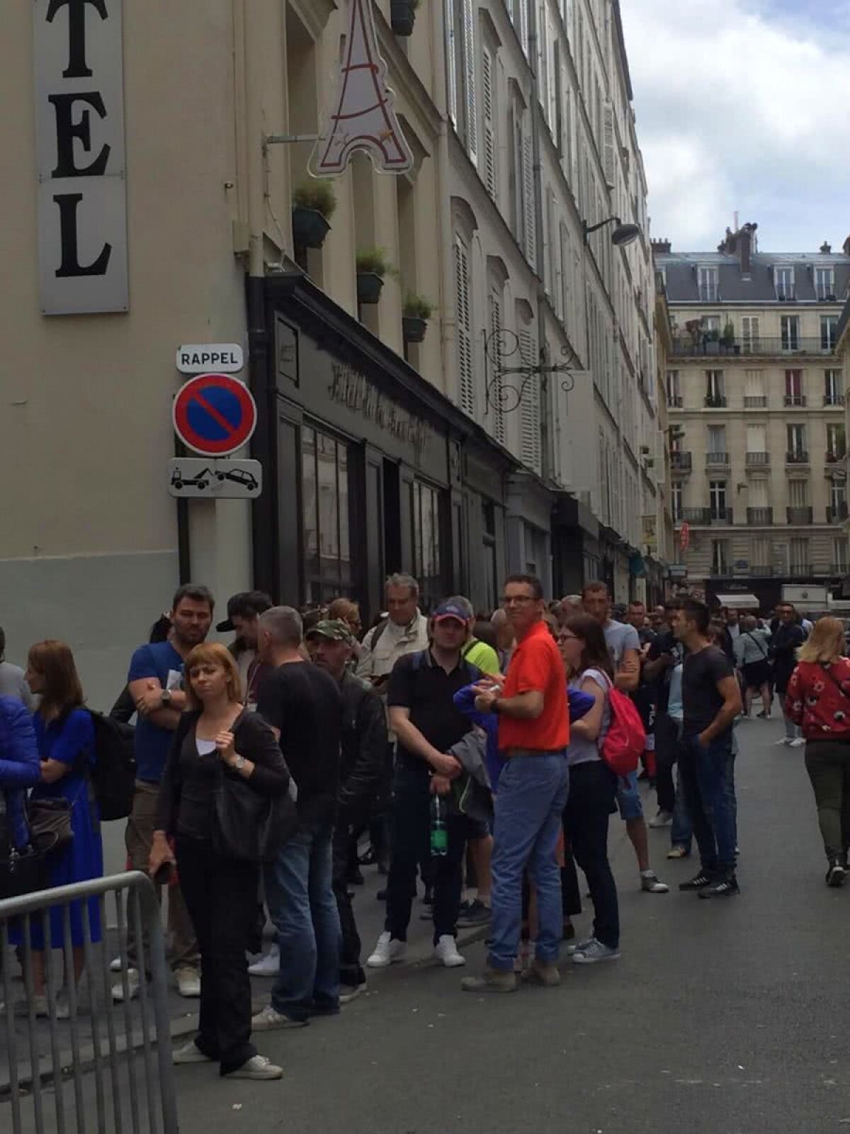 ALEGERI EUROPARLAMENTARE ȘI REFERENDUM 2019 / VIDEO Simona Halep și Irina Begu au votat astăzi la Paris! Aplauze pentru fostul lider mondial