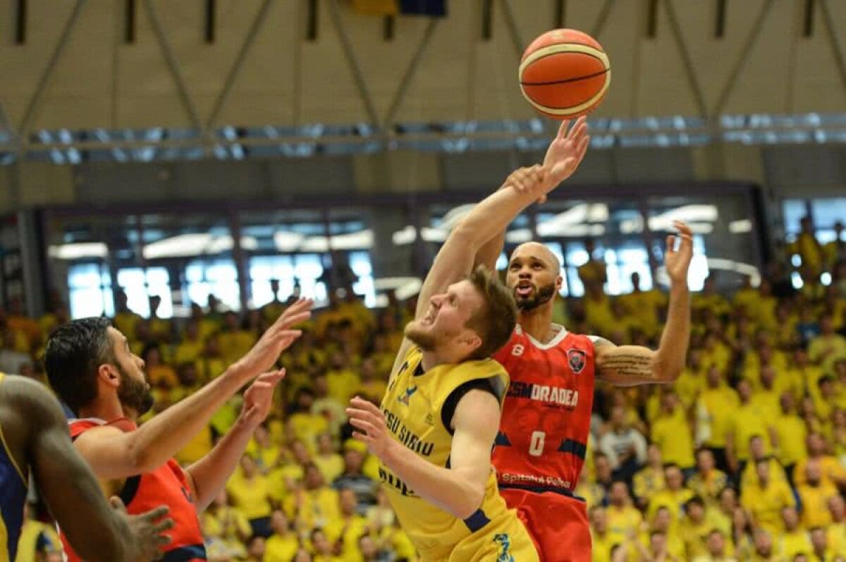 CSU SIBIU - CSU ORADEA 87-89 // VIDEO+FOTO Surpriză în primul meci al finalei campionatului de baschet, în Sala Transilvania: „Atitudinea ne-a distrus”