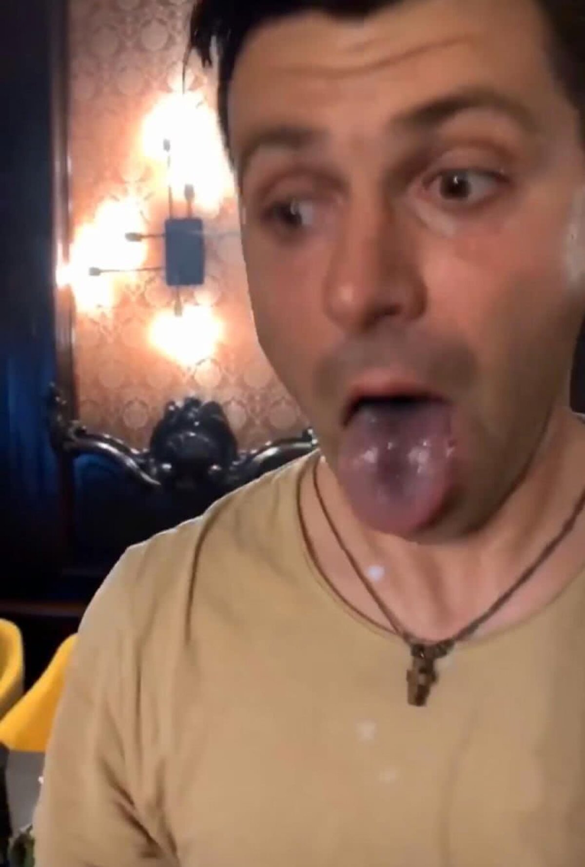 VIDEO + FOTO Petrecere a „greilor” FCSB cu narghilea și manele: „Și are buze criminale, sărutări distrugatoare, ea dă inimii culoare”