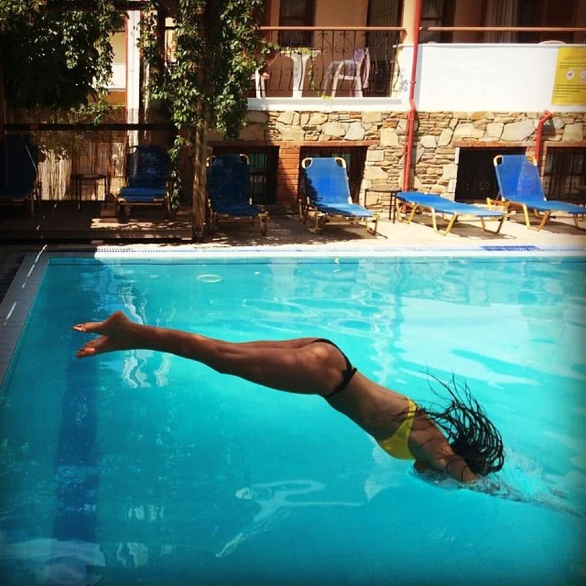 FCSB // GALERIE FOTO Iubitele lui Florin Tănase și Florinel Coman au „incendiat” plaja!