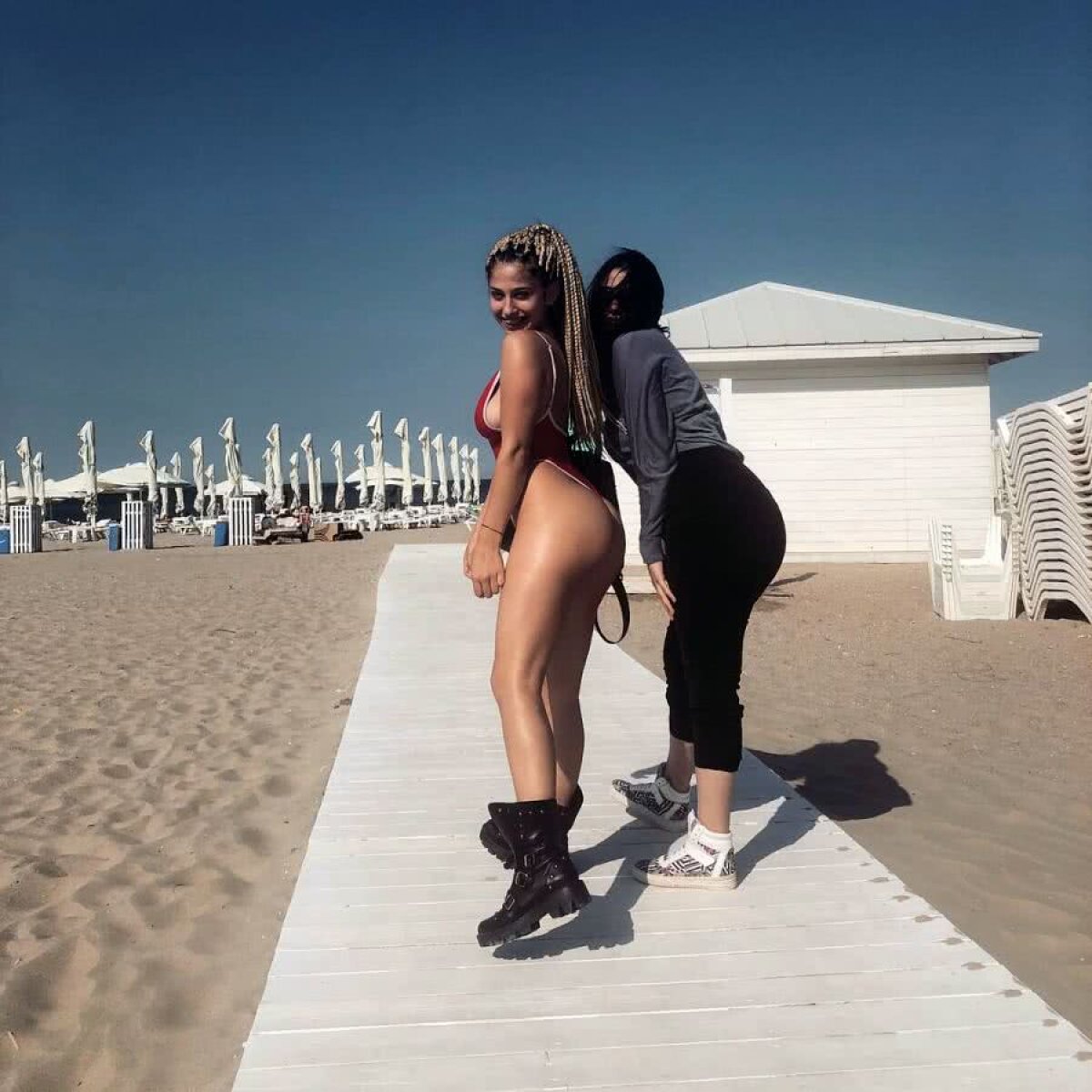 FCSB // GALERIE FOTO Iubitele lui Florin Tănase și Florinel Coman au „incendiat” plaja!