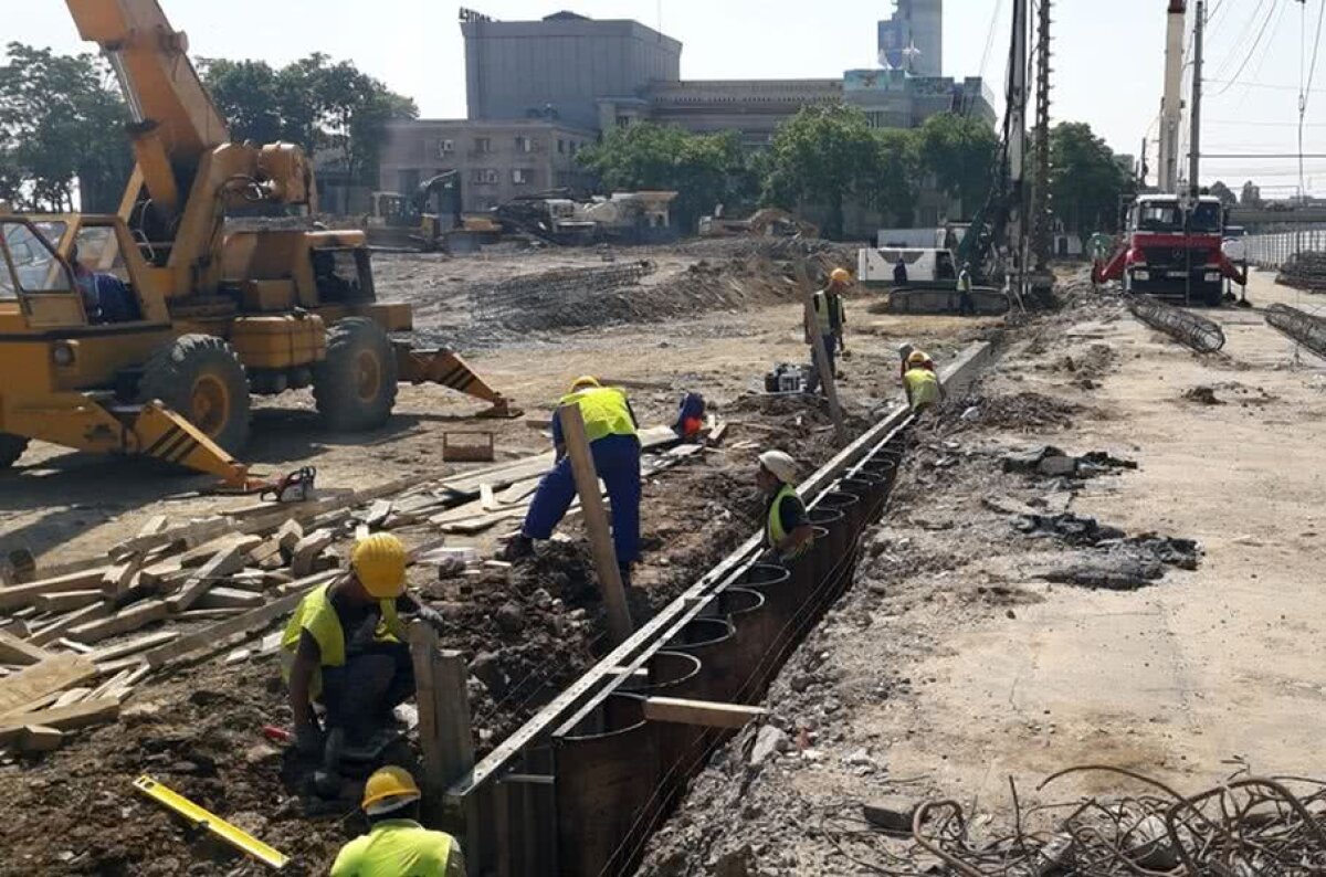 FOTO Noi imagini de pe șantierele din Ghencea și Giulești! Stadionul Stelei prinde contur, șansele ca arena Rapidului să fie gata pentru EURO sunt mici