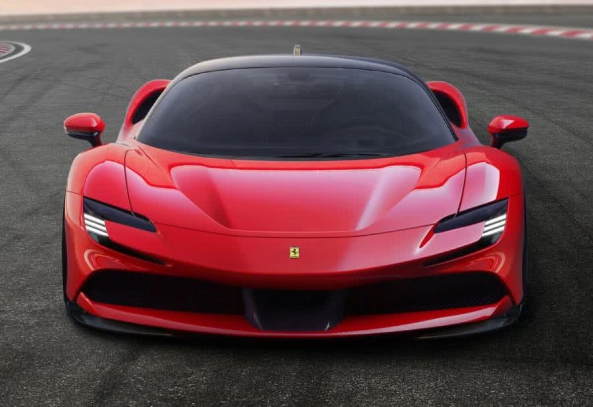 Noul Ferrari SF90 Stradale e o bestie! Ajunge la 100km/h în 2,5 secunde și are O MIE de cai putere