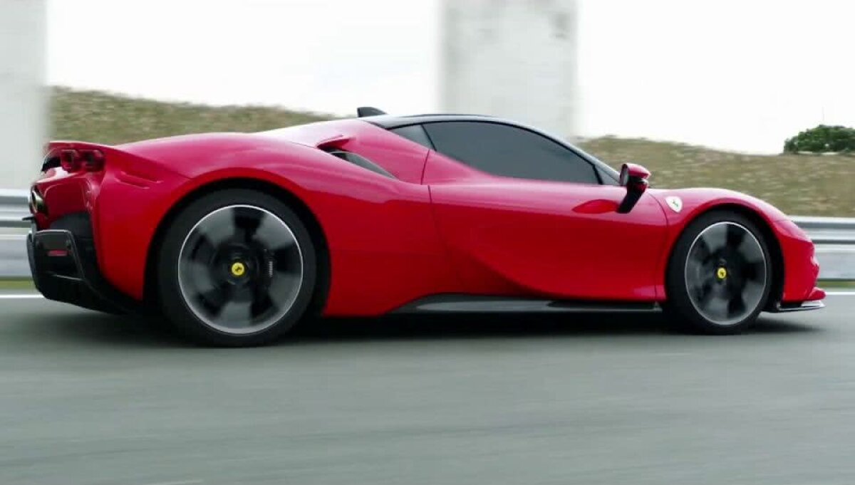 Noul Ferrari SF90 Stradale e o bestie! Ajunge la 100km/h în 2,5 secunde și are O MIE de cai putere