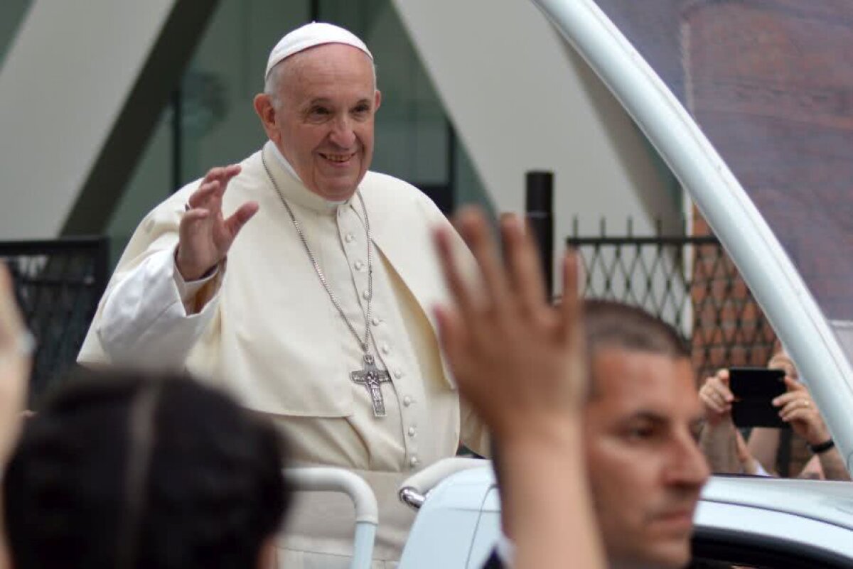 GALERIE FOTO PAPA FRANCISC LA BUCUREȘTI // Suveranul Pontif a petrecut prima zi în mijlocul autorităților și pelerinilor din România: „Să mergem împreună!”