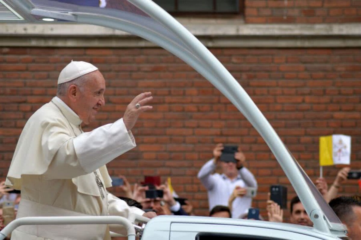 GALERIE FOTO PAPA FRANCISC LA BUCUREȘTI // Suveranul Pontif a petrecut prima zi în mijlocul autorităților și pelerinilor din România: „Să mergem împreună!”